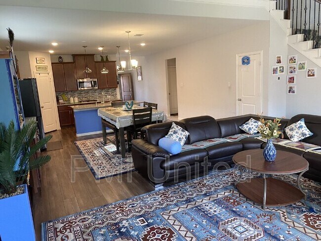 Building Photo - 429 Halwin Dr
