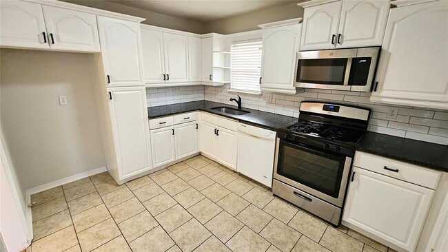 Building Photo - 4013 NW Liberty St