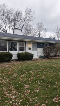 Building Photo - 3 Bedroom Rach & Fenced in Yard