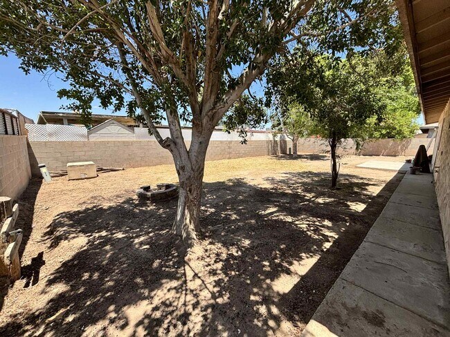 Building Photo - Updated rental