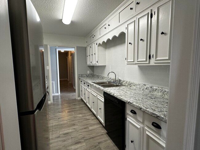 Building Photo - 2139 Kingsley Ct
