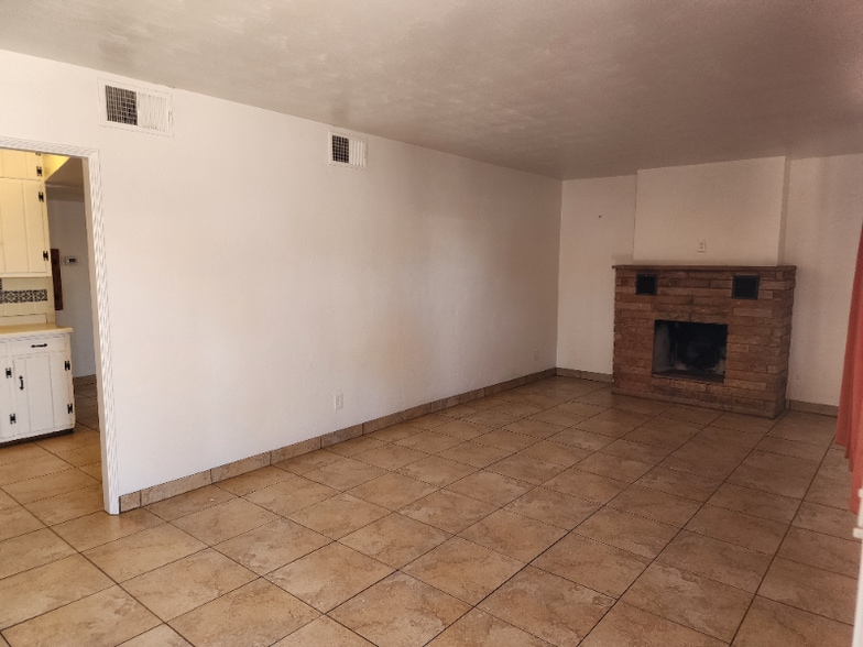 Building Photo - 1207 N Palo Verde Blvd