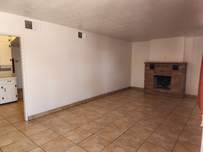 Building Photo - 1207 N Palo Verde Blvd