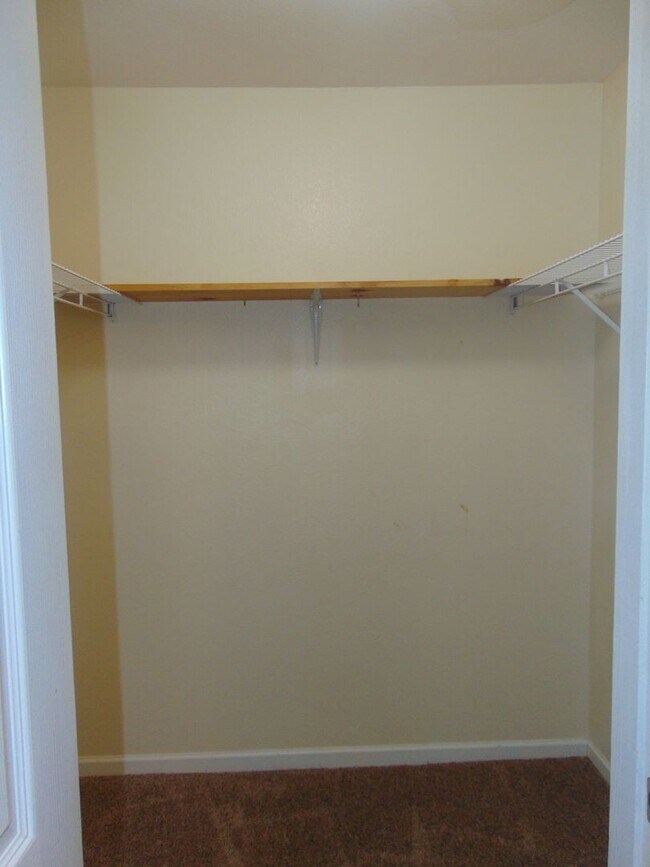 Building Photo - 1709 N Lakewood Dr