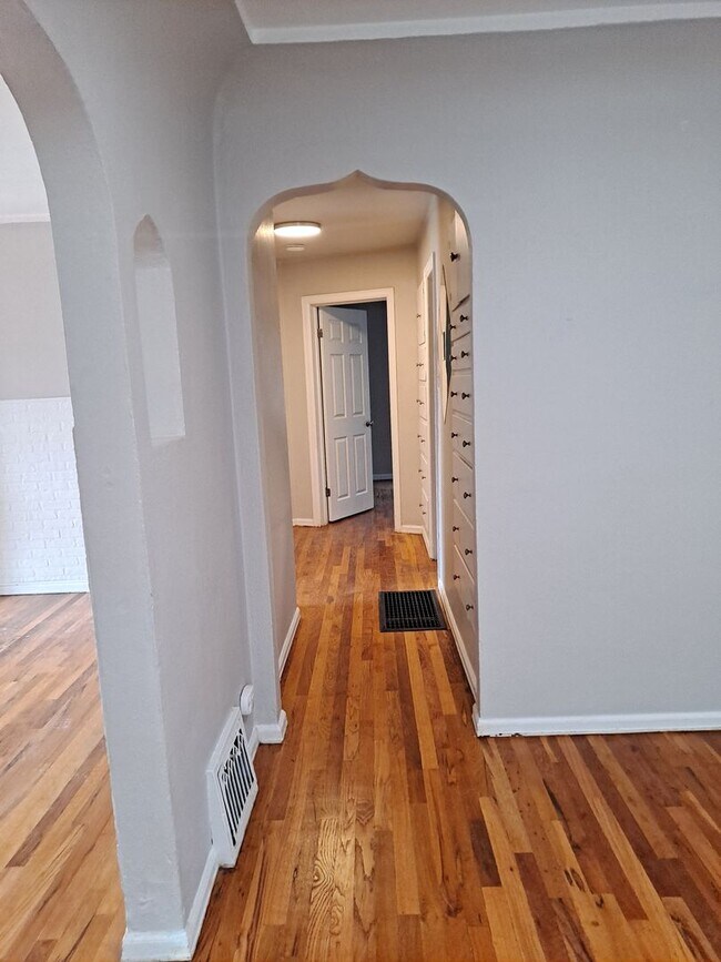 Building Photo - 431 W Grant Ave