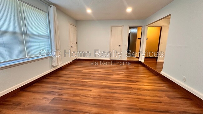 Building Photo - 8833 Cedar Ln