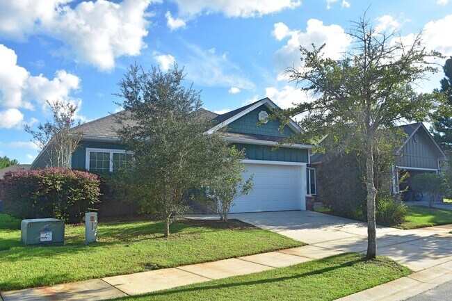 Building Photo - In the Heart of Freeport-LaGrange Landing ...