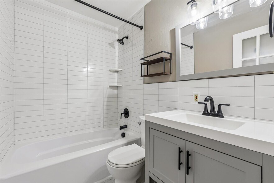 Building Photo - Wimbledon Condominium