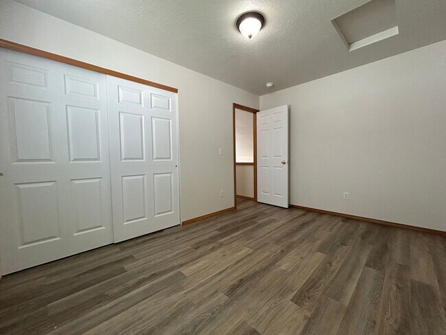 Building Photo - 7815 Deschutes Dr
