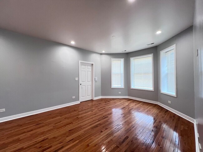 Building Photo - 6402 S Eberhart Ave