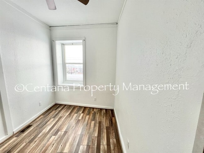 Building Photo - 2 bedroom on the main floor of a duplex on Main St!