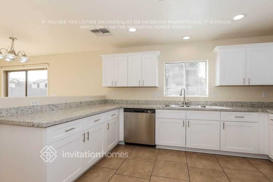 Building Photo - 12537 W Willow Ave