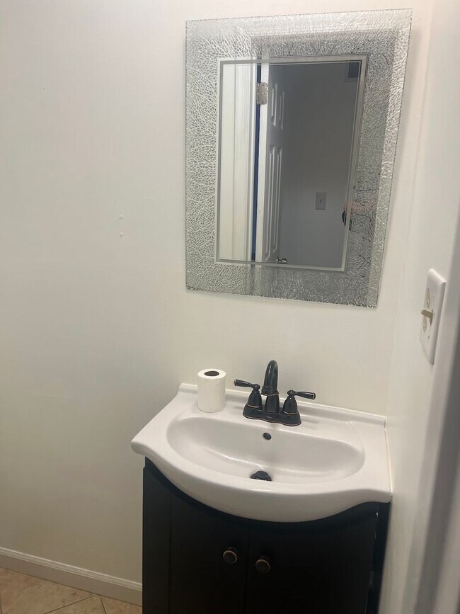 Building Photo - Now Available Spacious 3 Bedroom, 1.5 Bath Home