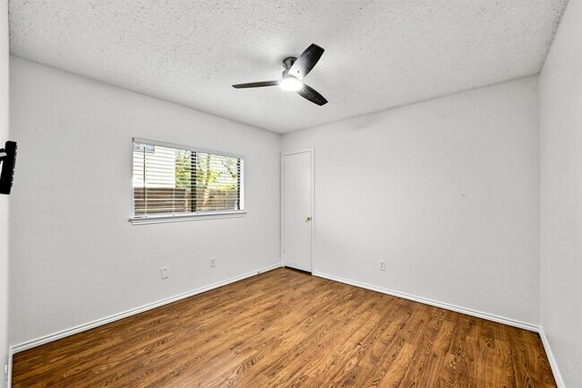 Building Photo - 7403 Dallas Dr