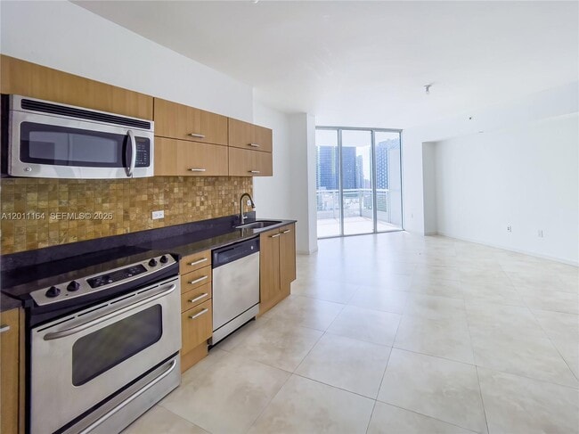Building Photo - 350 S Miami Ave