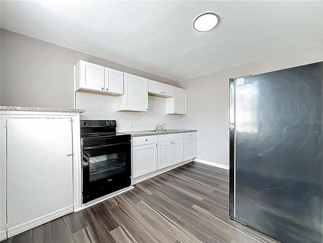 Building Photo - 944 18th Ave S