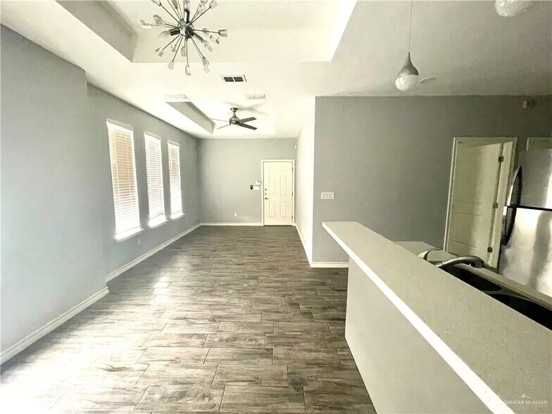 Building Photo - 3918 Las Vistas Ln