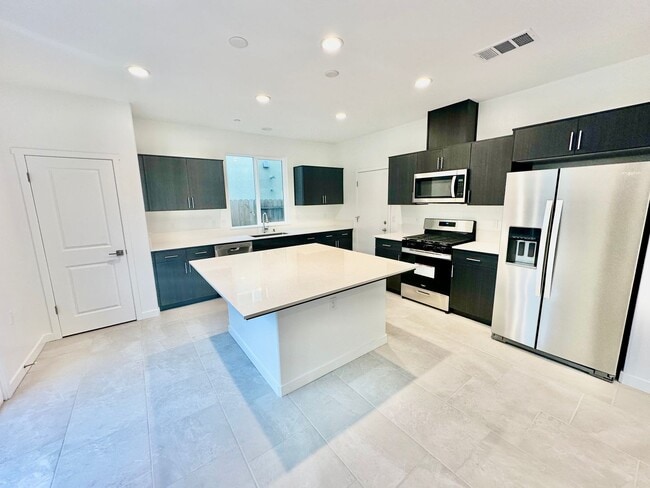 Building Photo - BRAND NEW 3/2.5 Lennar In Riverstone Community