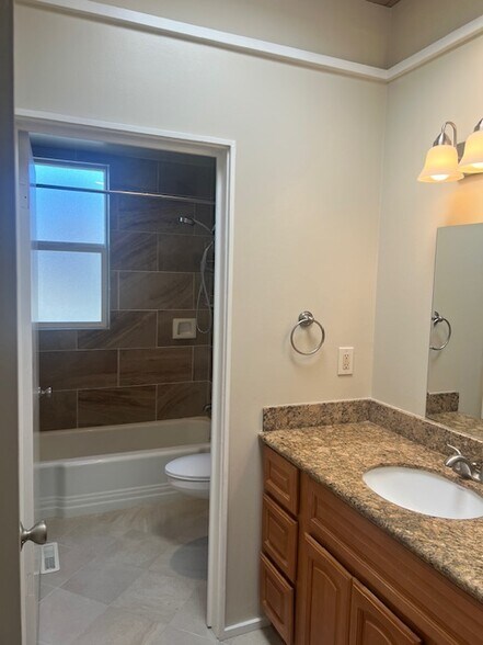 hallway Bathroom - 880 Larkspur Dr