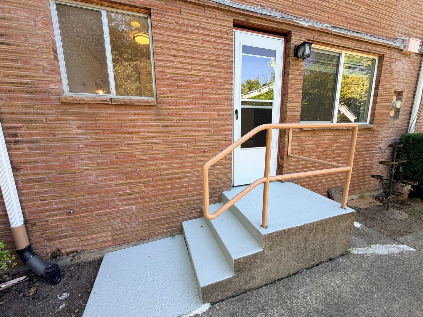 Building Photo - 7640 SE Yamhill St