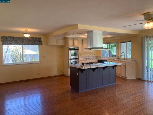 Building Photo - 9462 Thunderbird Pl