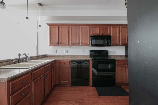 Building Photo - 607 Anderson Dr