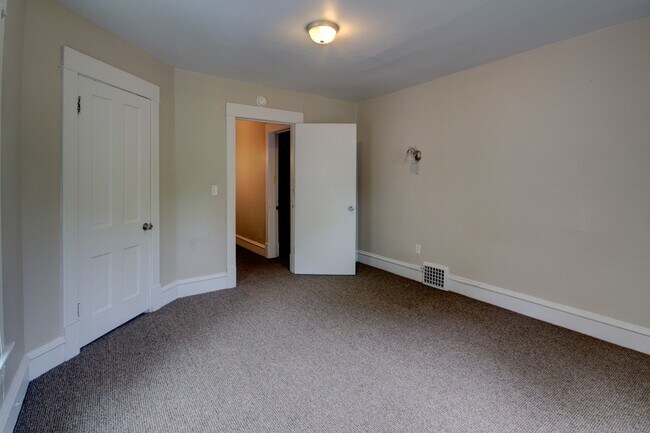 Building Photo - SL AAC1228