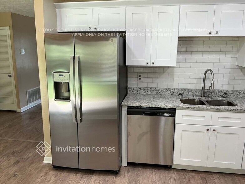 Building Photo - 2463 Mistletoe Ln SW