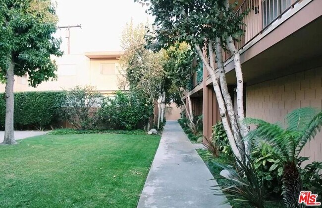 Building Photo - 14903 Normandie Ave