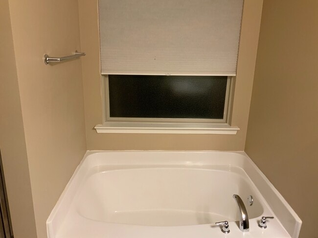 Building Photo - Price Reduction. Chelsea Park!!!  4 Bedroo...