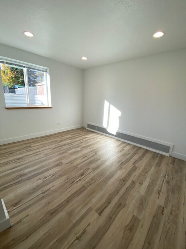 Building Photo - 107