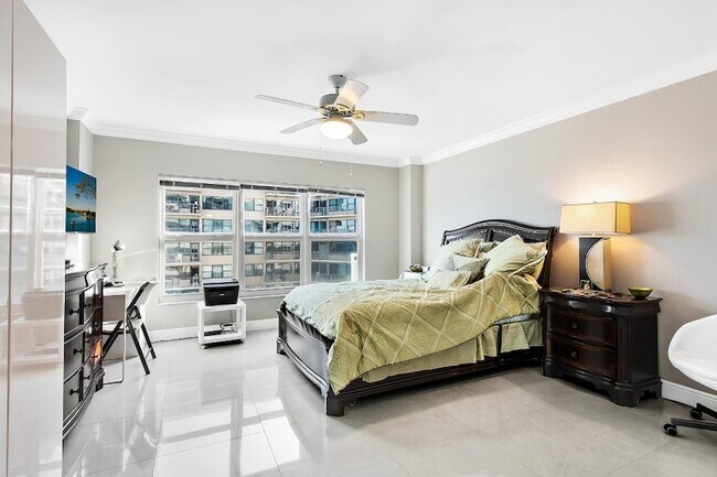 Building Photo - 3850 Galt Ocean Dr