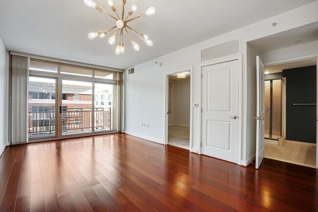 Building Photo - Sun-Drenched 1BR Condo with Rooftop Pool & Parking in Heart of Ballston