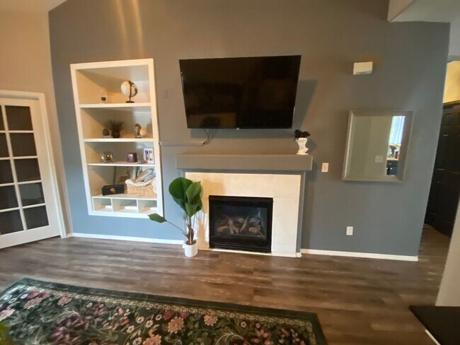 Building Photo - Beautiful 3 bedroom 2 Bath Home in South Brighton Area