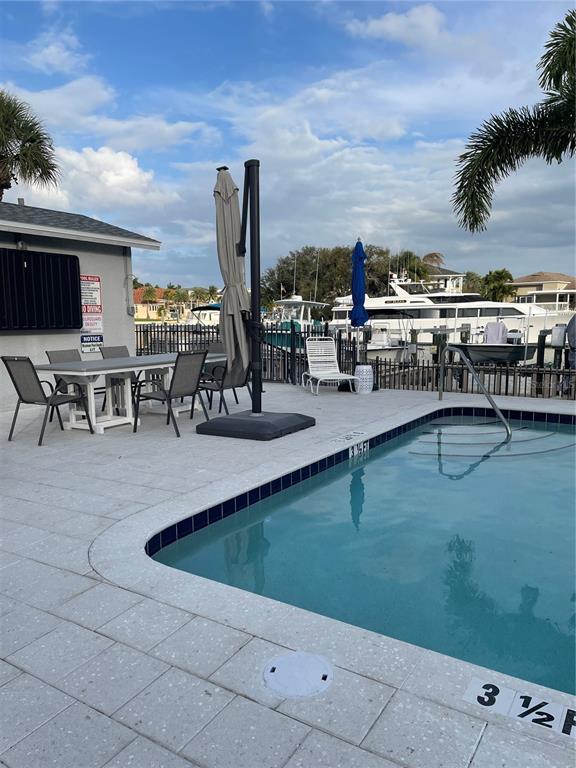 Building Photo - 745 Pinellas Bayway S