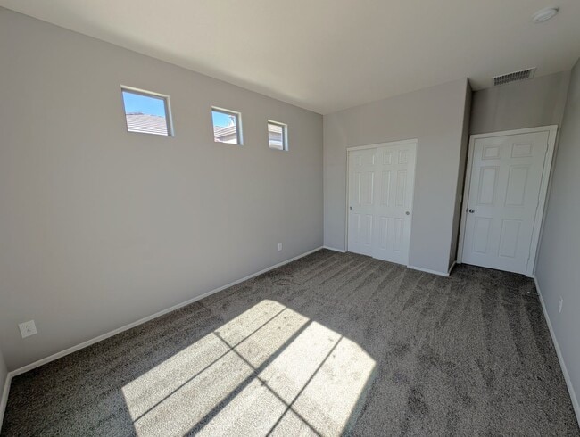 Building Photo - 3 Bedroom Home in the Beacon Heights Commu...