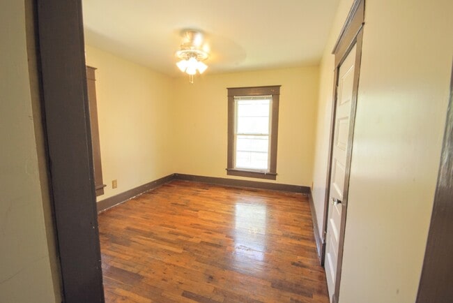 Building Photo - 1263 SW Washburn Ave