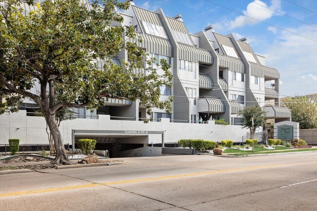 Building Photo - 1819 Augusta Dr