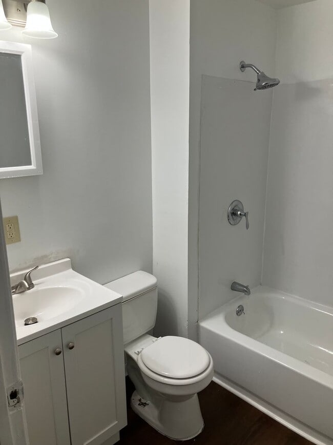 Building Photo - 3101 Oliver St