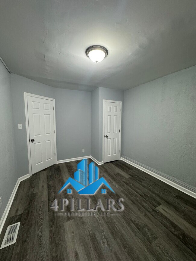 Building Photo - 3904 Deodar St