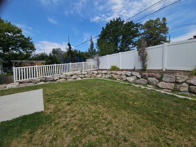 Building Photo - Charming East Provo Home with Scenic Views...