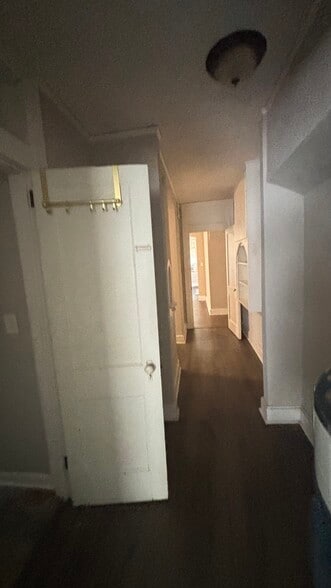 Building Photo - 335 S Capitol Pky