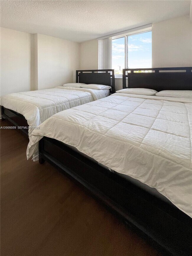 Building Photo - 18800 NE 29th Ave