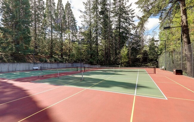 Building Photo - Rare 2 Bed 2 Bath + Loft Quintet Condo with Resort-Style Living in Portland’s West Hills