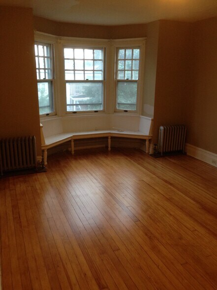 Building Photo - 441 Lyceum Ave