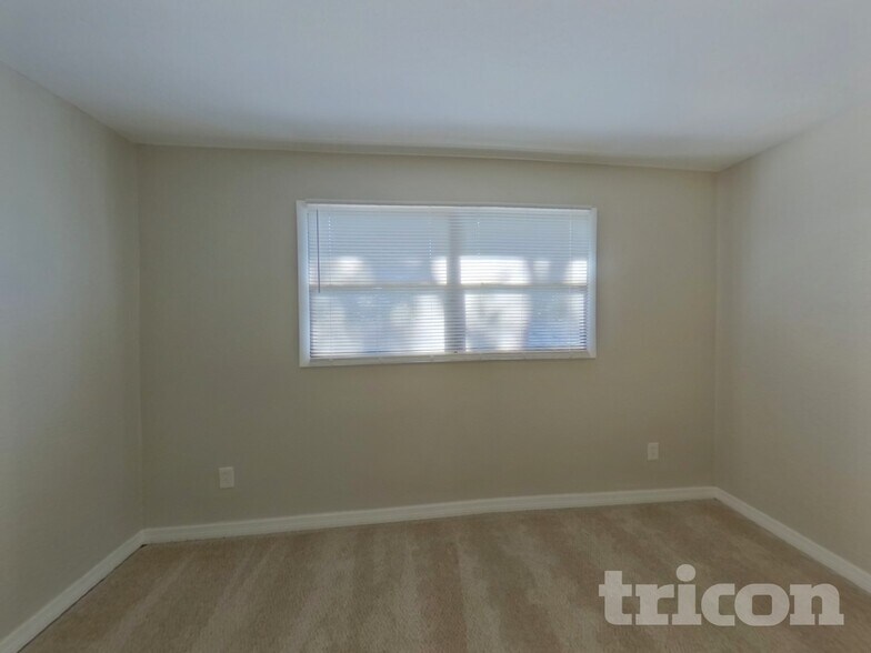 Building Photo - 1569 Lotus Path