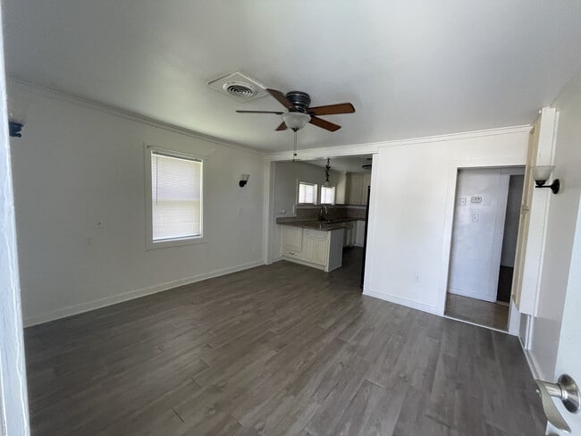 Building Photo - 2422 Stafford St