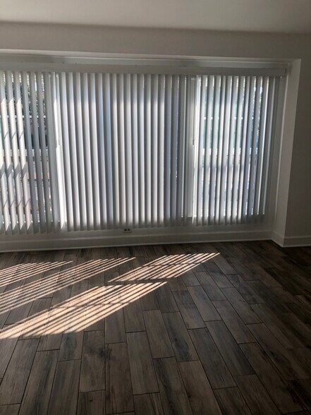 Building Photo - 5707 San Vicente Blvd