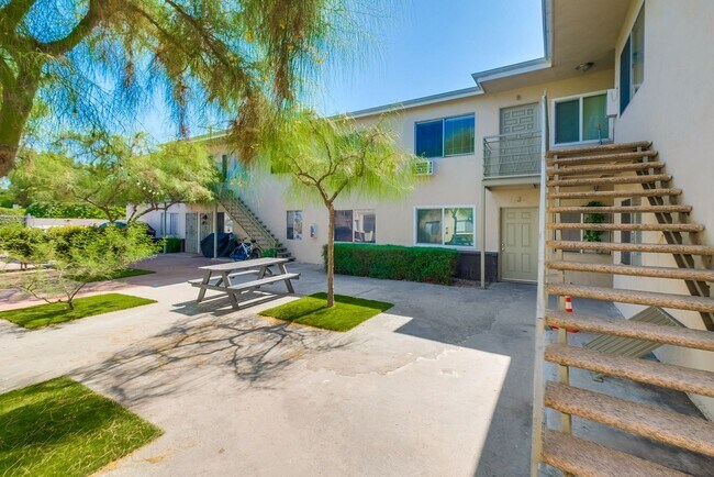 Building Photo - 2431 S Ridgeley Dr