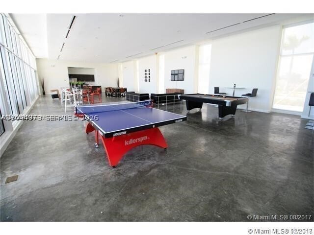 Building Photo - 15051 Royal Oaks Ln